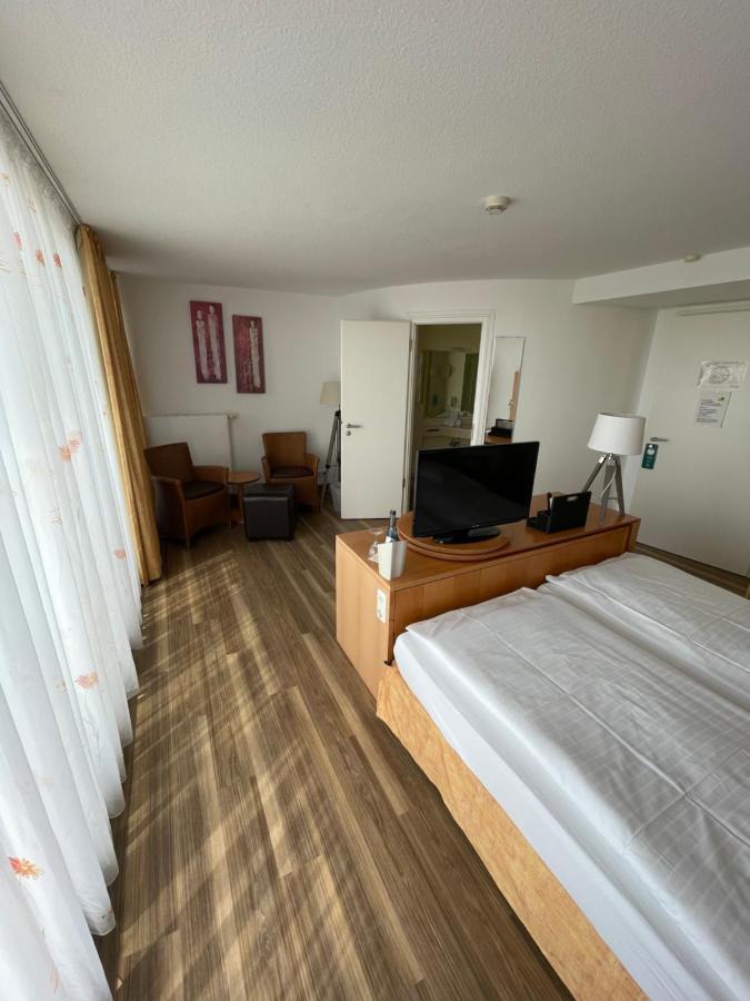 Nordseehotel Benser Hof Am Hafen Bensersiel Exterior foto