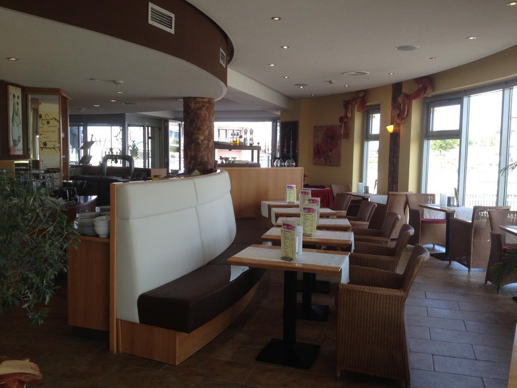 Nordseehotel Benser Hof Am Hafen Bensersiel Exterior foto